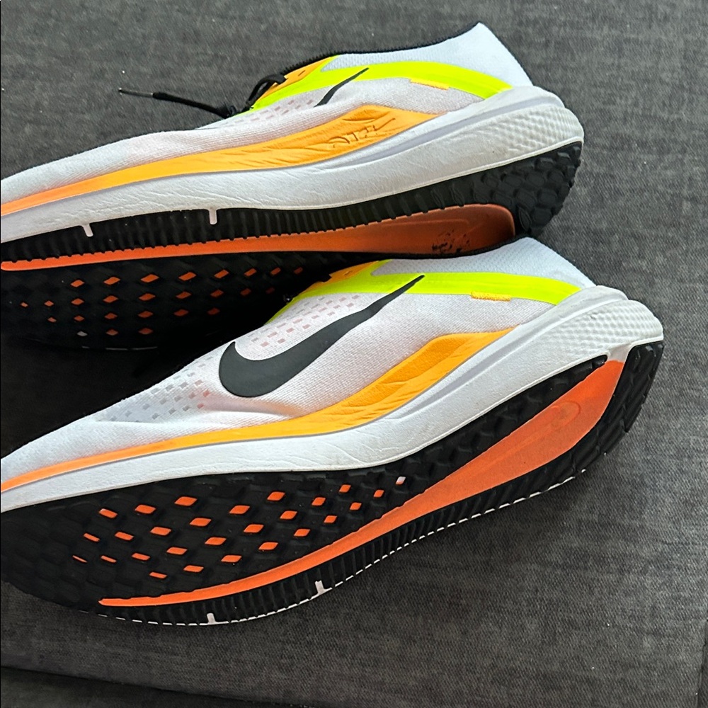 Nike Men's White and Neon Yellow Athletic Shoes - Picture 6 of 7
